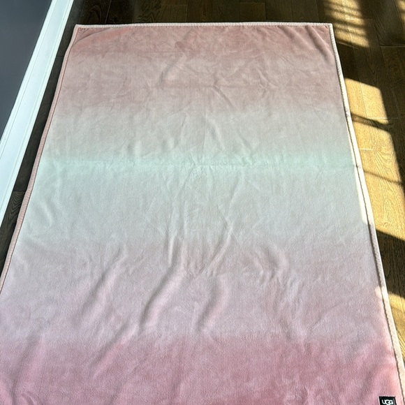 Ugg Ombré Pink Throw Blanket - Picture 3 of 5